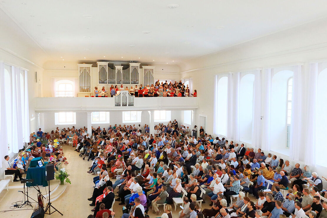 Herrnhut_Kirchensaal_Festversammlung